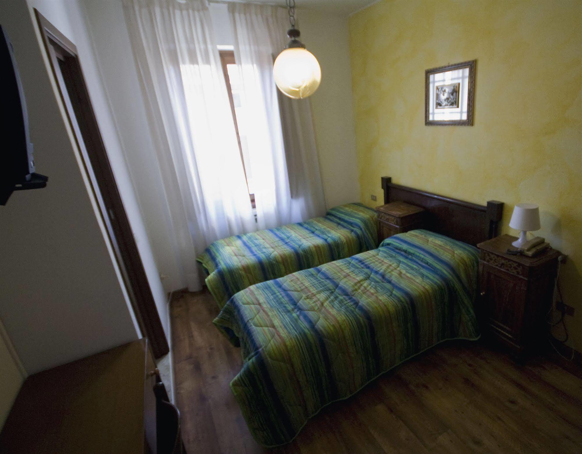 B&B Edelweiss Кастионе дела Презолана Екстериор снимка